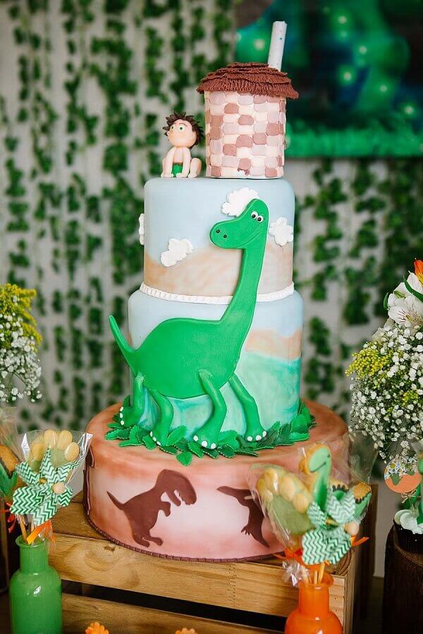 bolo decorado com pasta americana para festa dinossauro Foto 100 Layer Cake