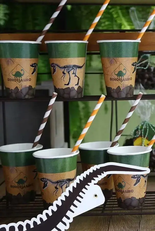 copos personalizados para decoração de festa dinossauro Foto Pinterest