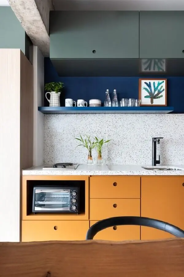 cor mostarda para decoração de cozinha planejada Foto Home Designing