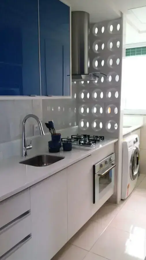cozinha com lavanderia planejada separada com cobogó Foto Burguina Cobogó