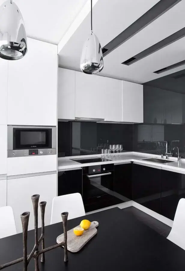 cozinha preta e branca decorada com armários planejados Foto Home Decor Ideas