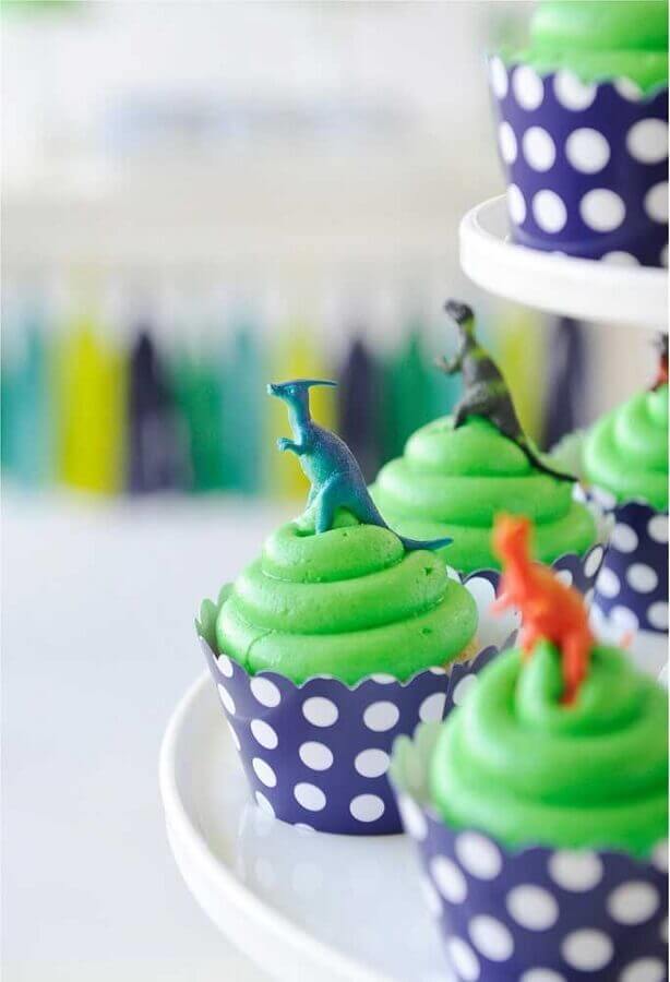 cupcakes decorados com mini bonequinhos para festa de dinossauro Foto Project Nursery