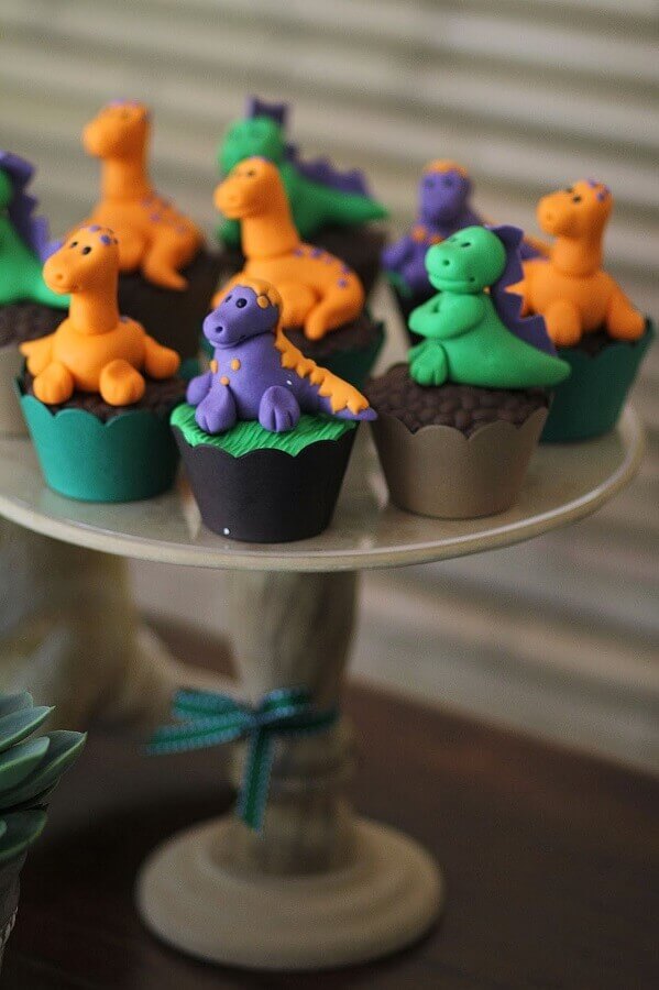 cupcakes decorados para festa dinossauro baby Foto Maria das Festas