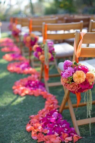 Decoração de casamento com flores de papel de seda
