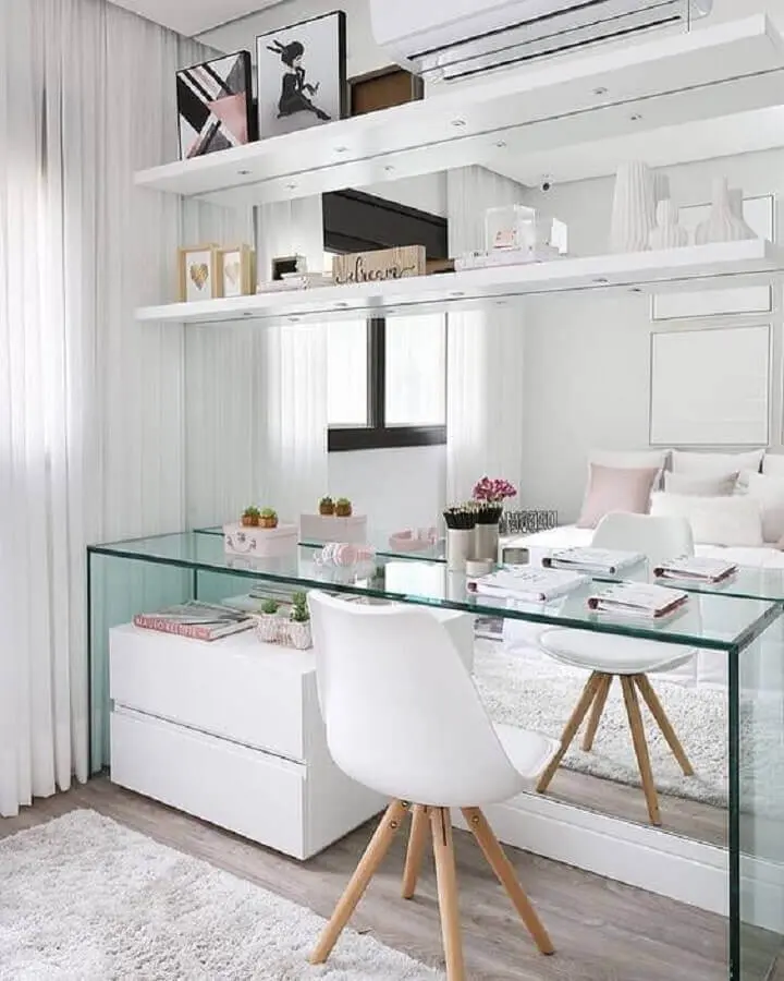 decoração clean para home office com bancada de vidro Foto Pinterest