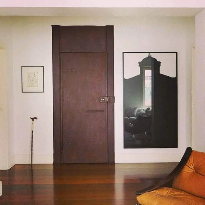 decoração com porta antiga para sala Foto Marcela Pepe Interiores