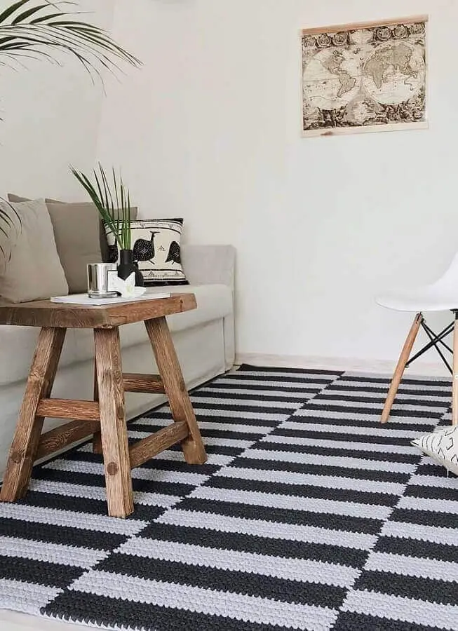 decoração com tapete de crochê para sala preto e branco Foto Decoração de Casa