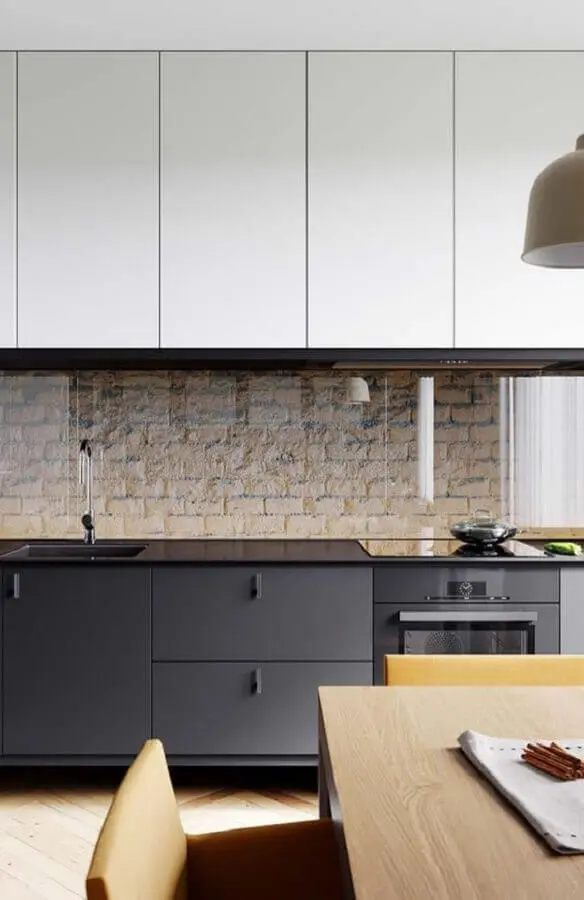 decoração de cozinha preta e branca com parede de tijolinho Foto Pinterest