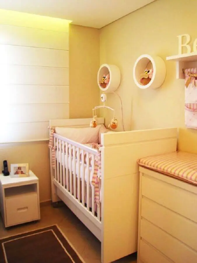decoração de quarto de bebê amarelo com nichos redondos Foto Pinterest