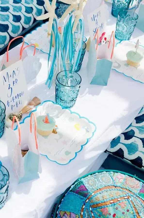 blue and white decoration for mermaid party Photo OkChicas