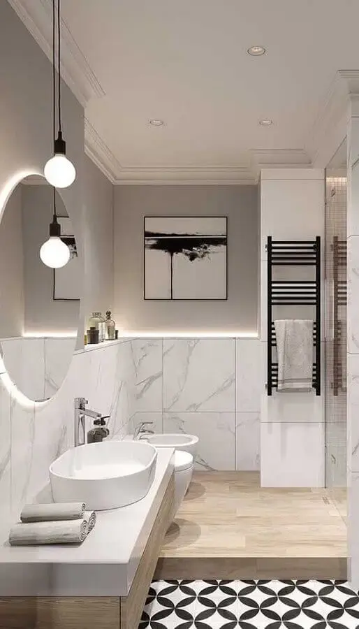 decoração minimalista com lustre pendente para banheiro moderno Foto Wermar Materiais de Construção