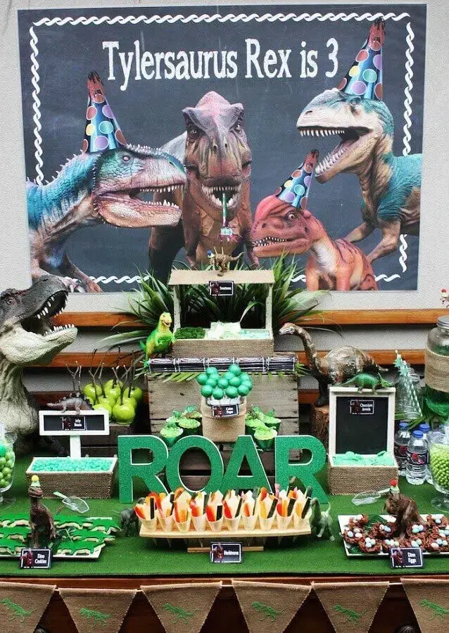 decoração moderna de festa de aniversário dinossauro Foto Karas Party Ideas