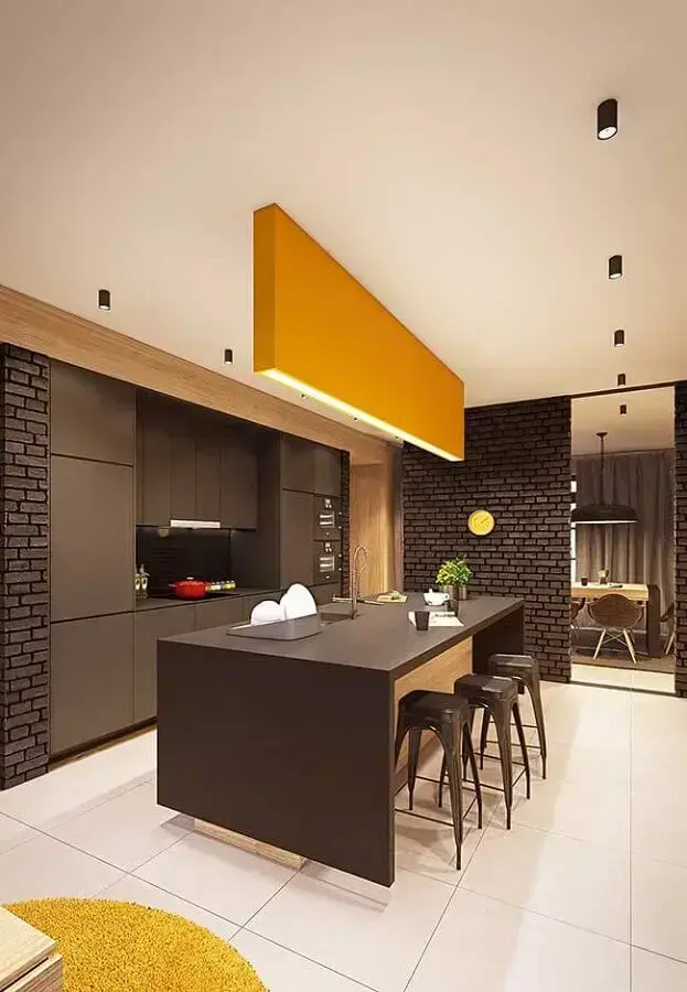decoração moderna para cozinha com ilha preta e amarela Foto Pinterest