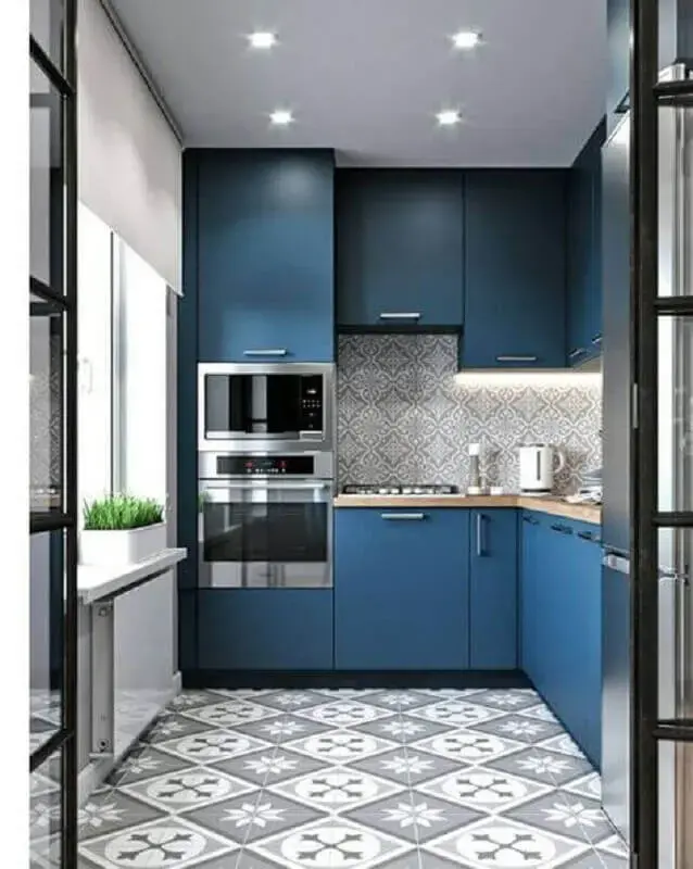 decoração moderna para cozinha planejada azul com bancada de madeira Foto Pinterest