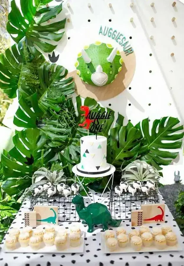 modern decoration for dinosaur party Foto My Social Mate