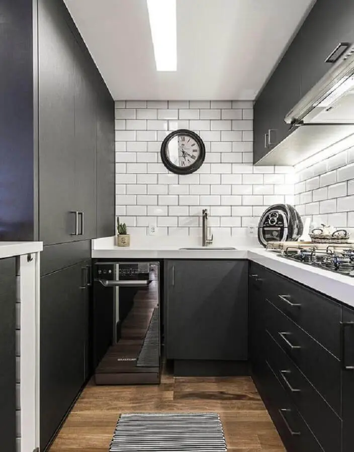 decoração para cozinha planejada preta e branca com subway tile Foto Casa & Decor