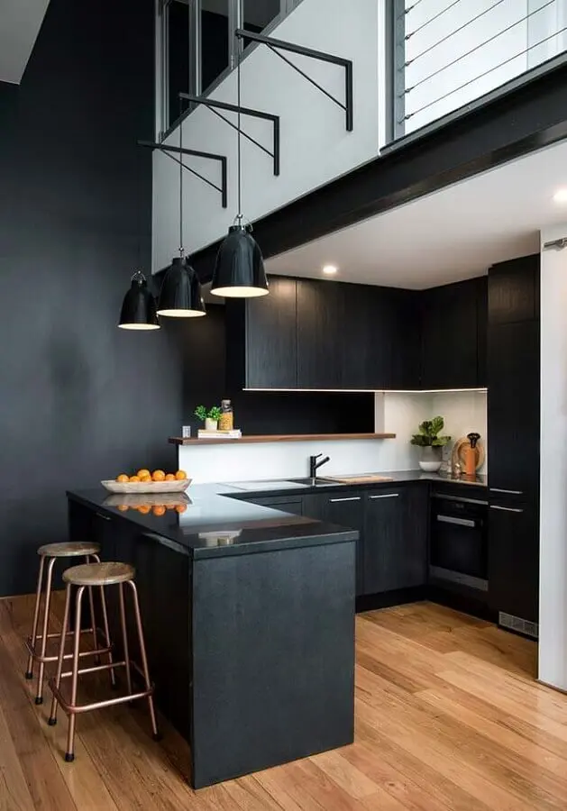 decoração para cozinha preta planejada com piso de madeira Foto Casinha Colorida