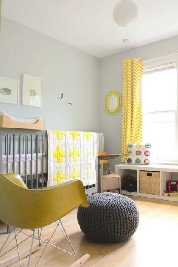 decoração para quarto de bebê amarelo e cinza Foto SuperMomRocks