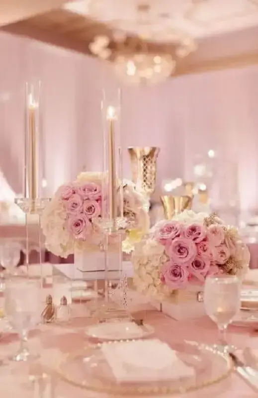 decoração romântica com flores cor de rosa para decoração de festa de casamento Foto Pinterest