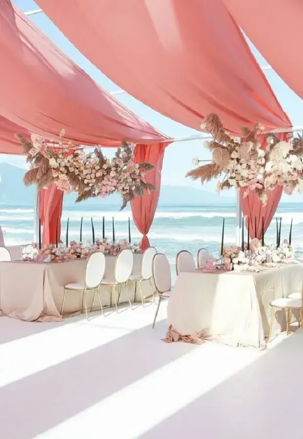 decoração romântica para casamento na praia Foto It Girl Weddings