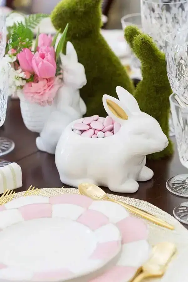 delicate decoration with Easter table decorations Foto We Heart It