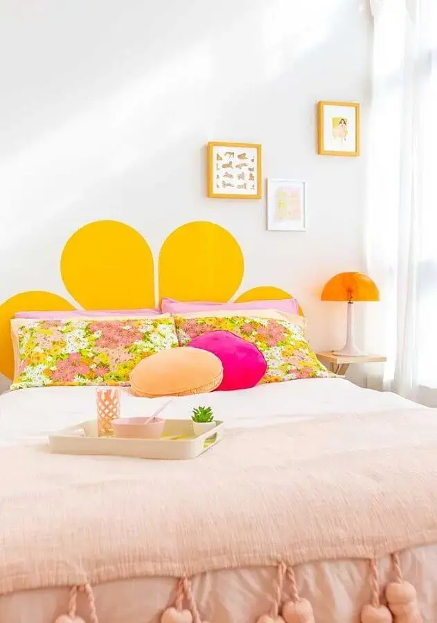 delicada decoração para quarto de menina amarelo e rosa Foto Pinterest