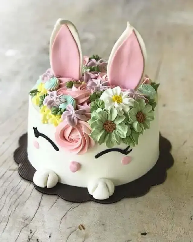delicado bolo de páscoa com rosto de coelho Foto Como Fazer em Casa