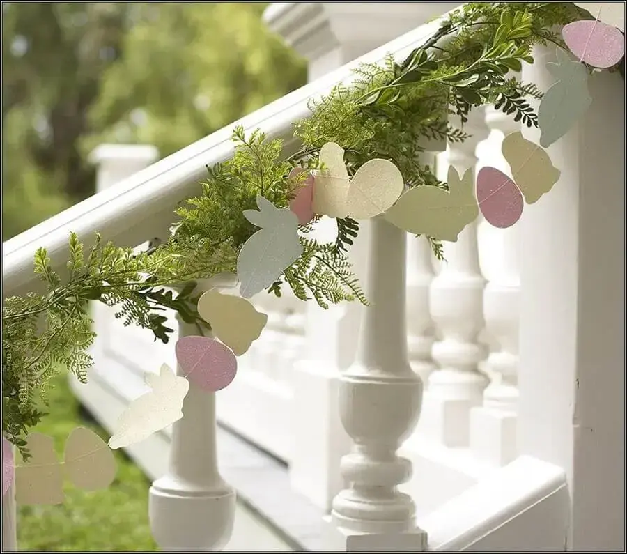 Easter decorations for stairway handrail Foto Deavita