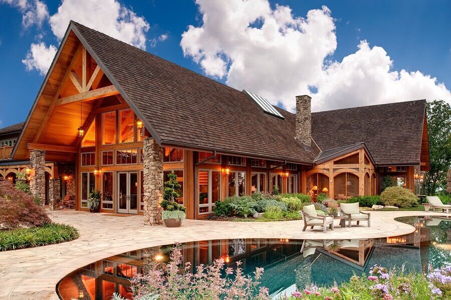 fachada de madeira para casas de luxo com piscina Foto Architecture & Interior Design