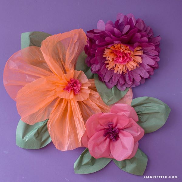 Flores de papel de seda coloridas