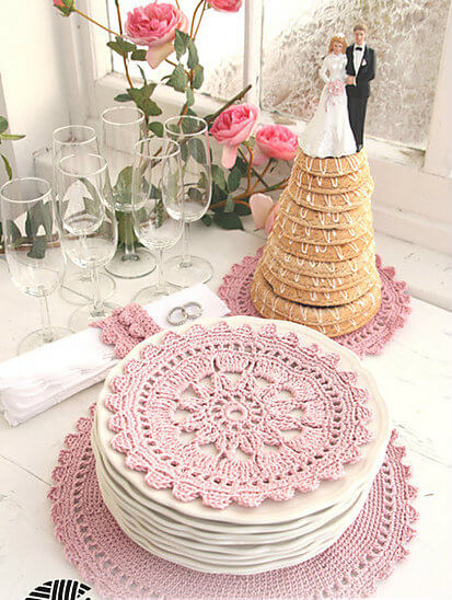 Guardanapo de crochê rosa para decorar festa