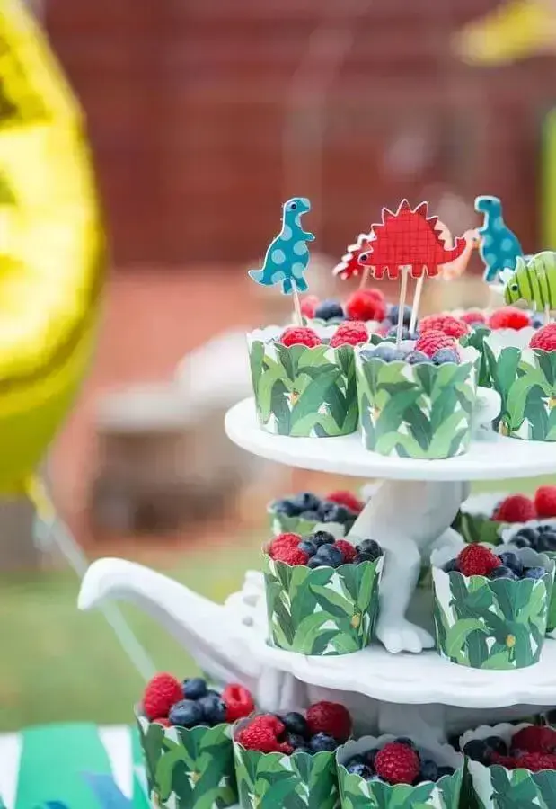 ideia de cupcakes decorados para festa de aniversário dinossauro Foto 100 Layer Cake
