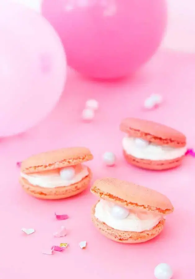 macarons para festa sereia com pérolas dentro Foto Pinterest