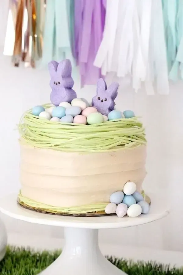 mini ovos e coelhinhos coloridos para decoração de bolo de páscoa Foto Kara's Party Ideas