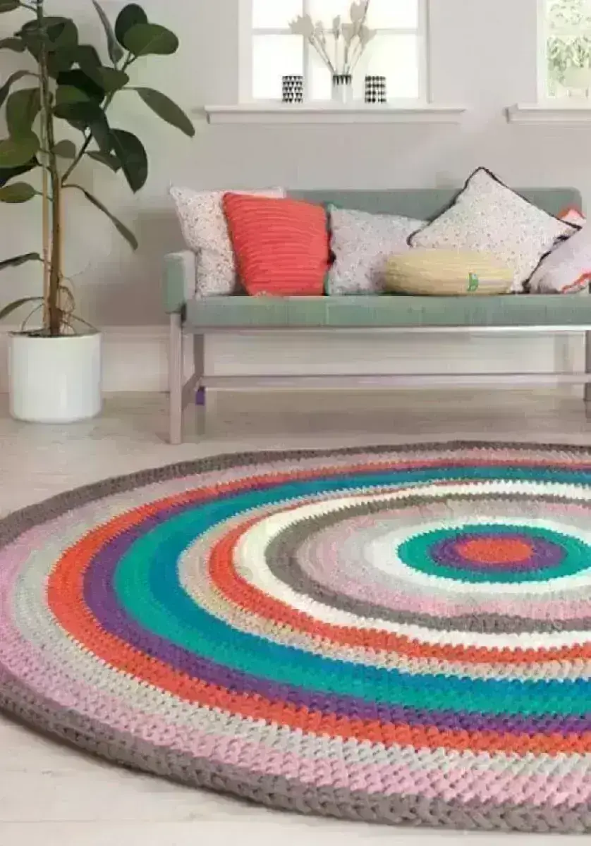 modelo colorido de tapete de crochê redondo para sala Foto Pinterest