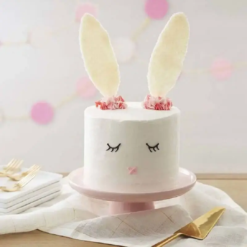 modelo de bolo de páscoa com rosto de coelho Foto Deavita