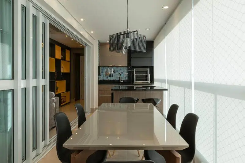 móveis planejados para apartamento com área gourmet pequena com churrasqueira Foto LAM Arquitetura & Interiores