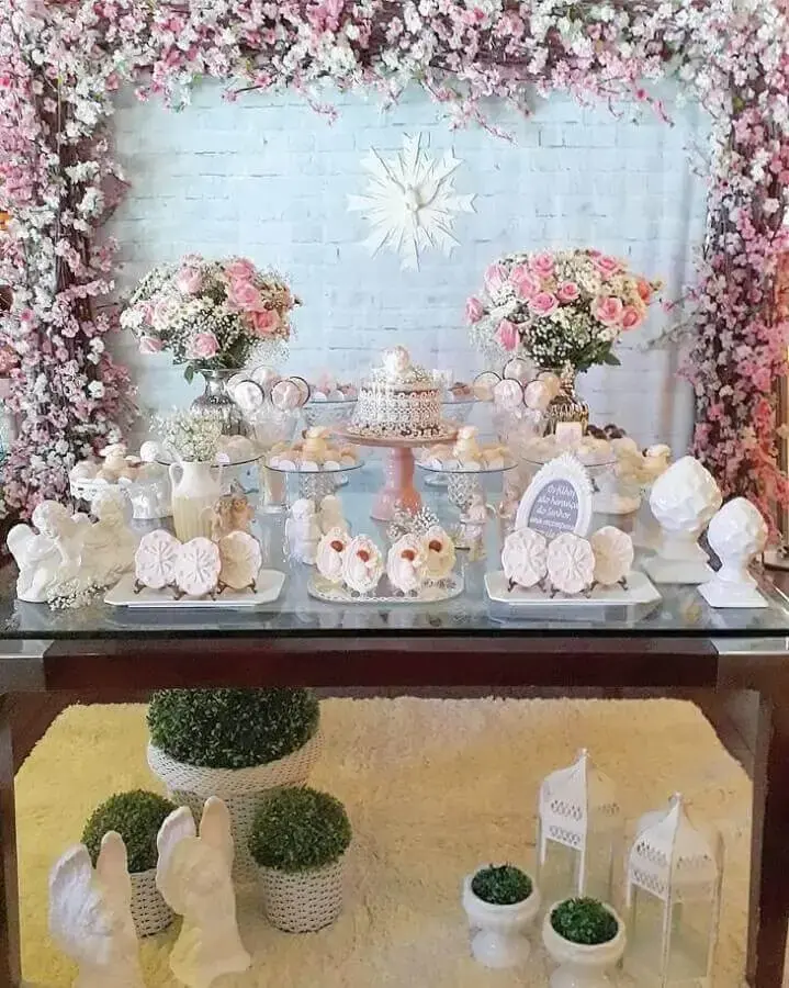 painel de flores para decoração de batizado menina Foto Joseane Soares Festas