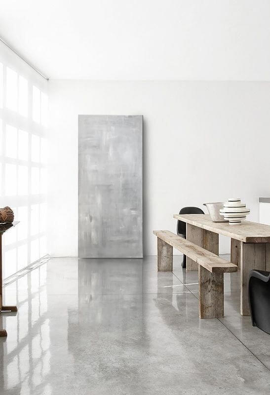 Porcelanato cinza brilhante na casa moderna