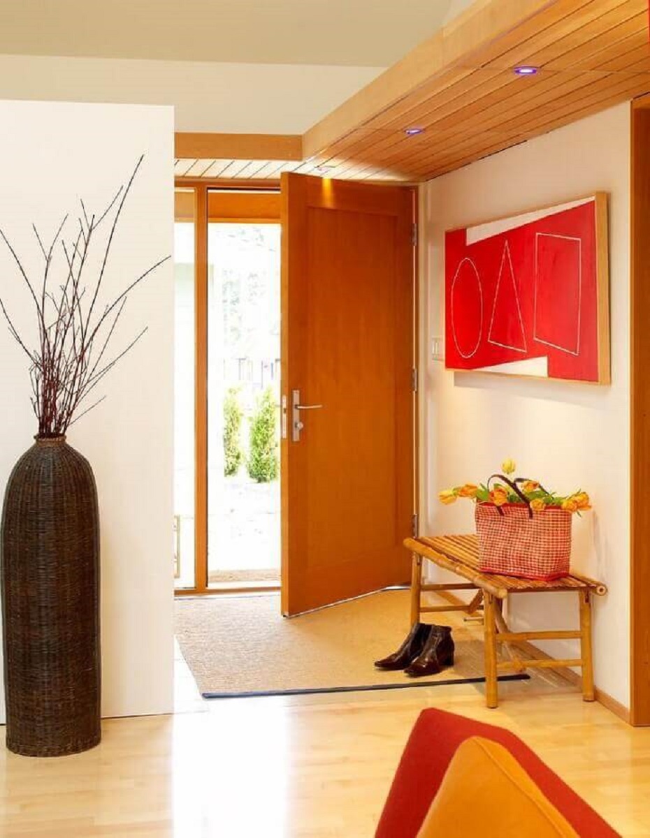 porta de madeira para sala decorada em tons neutros Foto Webcomunica