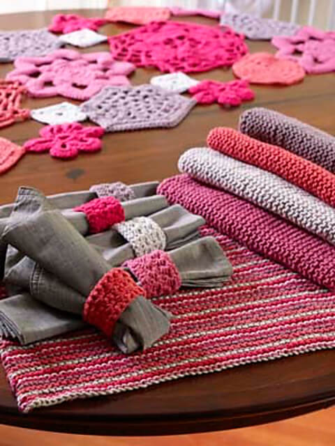 Jogo de guardanapo de crochê em tons de rosa e cinza