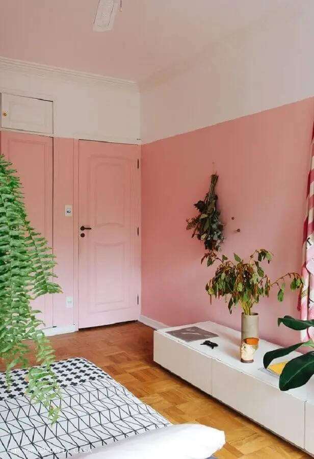 porta para sala pintada de rosa Foto Histórias de Casa