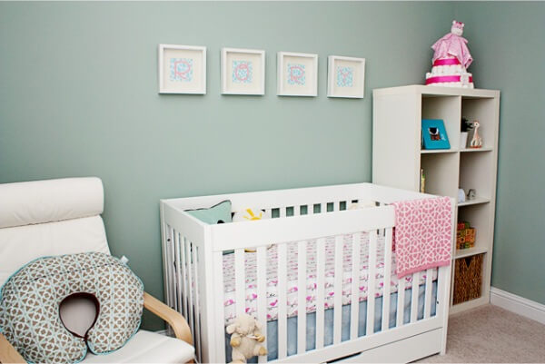 quarto de bebê verde