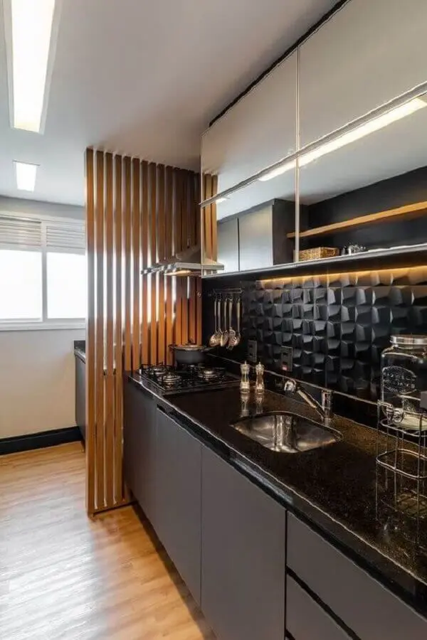 revestimento 3d para decoração de cozinha compacta preta Foto Revista VD