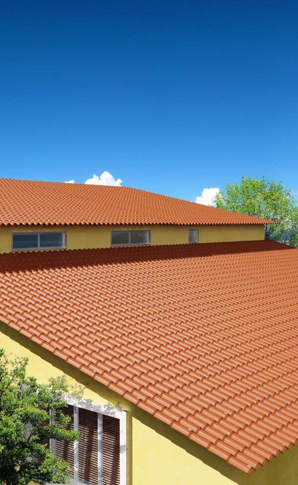 Telhado com telha esmaltada colonial