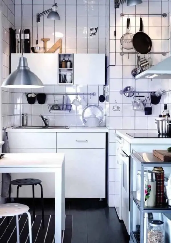 A cozinha modulada é perfeita para ambientes pequenos. Fonte: Pinterest