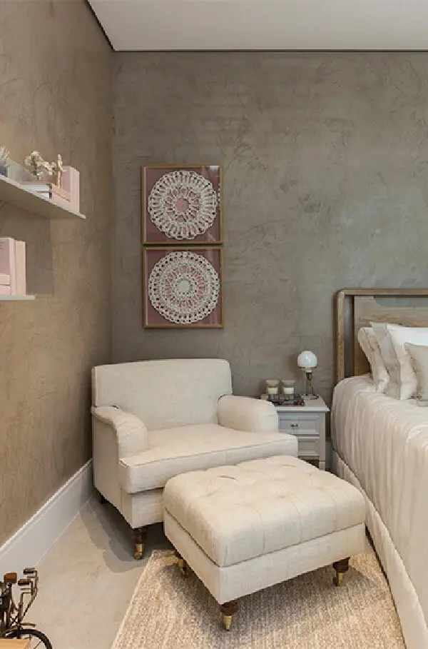As poltronas e banquetas agregam valor na decoração e são ótimas opções de mobílias para usar no quarto