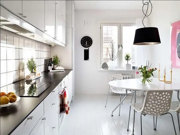 Cadeiras para cozinha com decoração minimalista