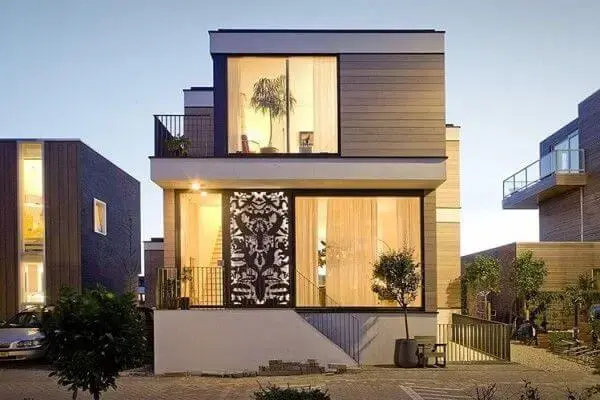 Casa contemporânea pequena fachada com janelas