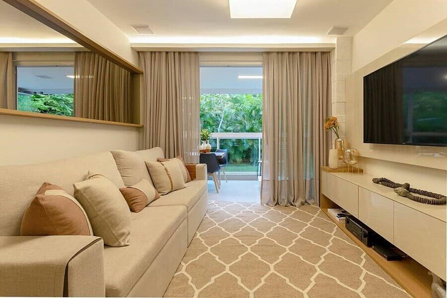 Decoração de sala de apartamento com sofá bege Foto Tamires Ribas Arquitetura